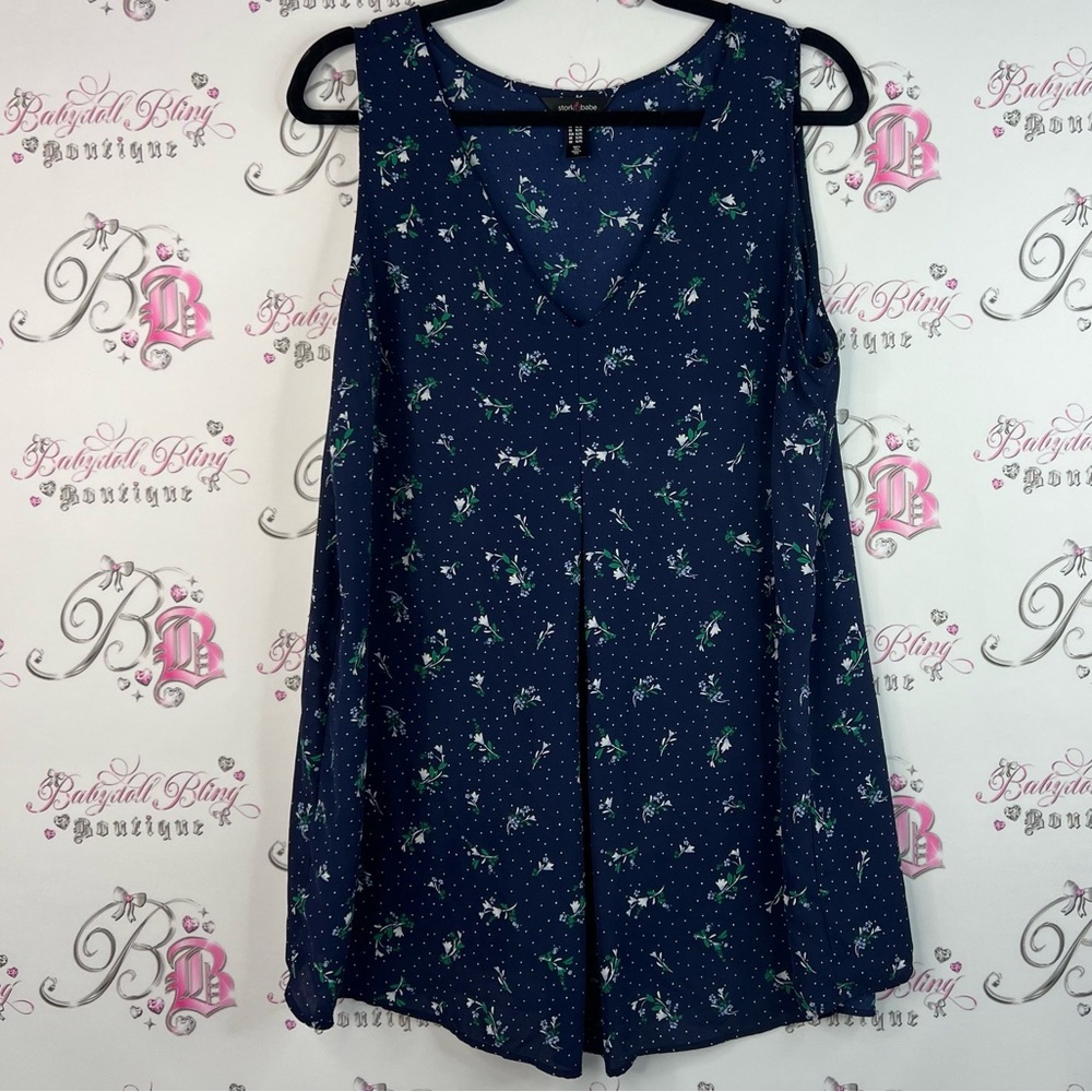 Stork & babe tank top flowers blue Elegant Navy Floral V-Neck Blouse